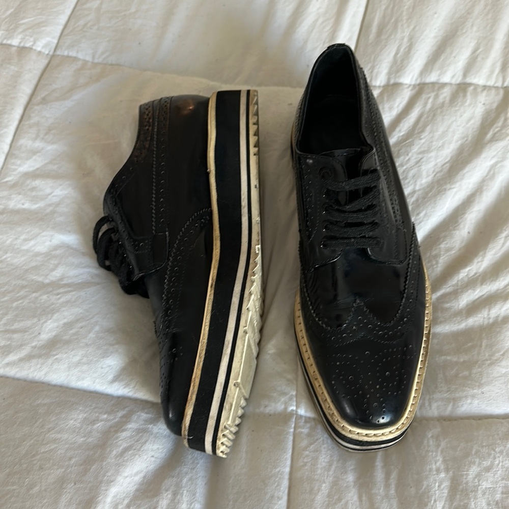 SOLD - Prada Wingtip Platform Brogue / oxfords - size 39